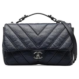 Chanel-Bolsa de ombro com aba Chanel CC Chevron Stitch Bolsa de couro em bom estado-Outro