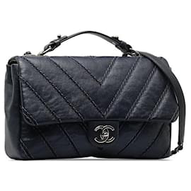 Chanel-Bolsa de ombro com aba Chanel CC Chevron Stitch Bolsa de couro em bom estado-Outro