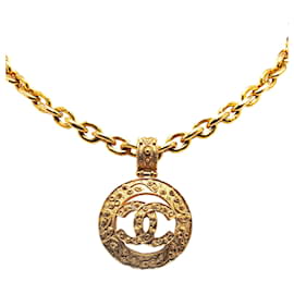 Chanel-Chanel Gold CC Round Pendant Necklace-Golden