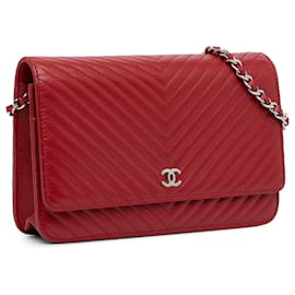 Chanel-Portafoglio Chanel rosso CC Chevron Caviar su catena-Rosso