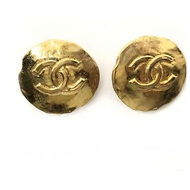 Boucles d'oreilles vintage Chanel CC Coco Medallion Button Bijouterie dorée