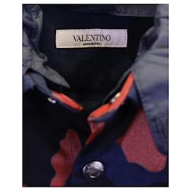 Valentino Garavani-Jaqueta camuflada com capuz Valentino masculina em algodão azul marinho-Azul,Azul marinho