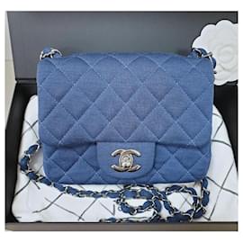 Chanel-Borsa mini a tracolla in tessuto blu Chanel-Blu