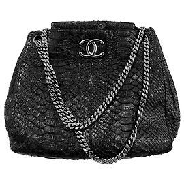 Chanel Bolso de mano de Python Negro
