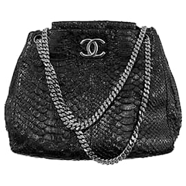 Chanel-Bolso de mano de Python-Negro