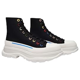 Alexander Mcqueen-Tread Slick Sneakers in Black Canvas-Black