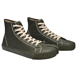 Maison Martin Margiela-Tabi High Top Sneakers in Green Canvas-Green
