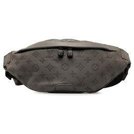 Louis Vuitton Graue Monogramm Shadow Discovery Gürteltasche Grau