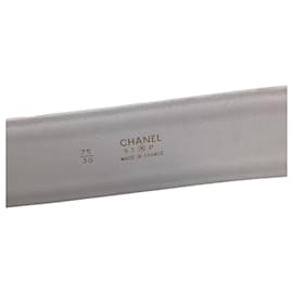 Autre Marque-Chanel vintage 1993 Off white / Cinto de couro com detalhe de corrente com pingente de logotipo CC dourado-Branco