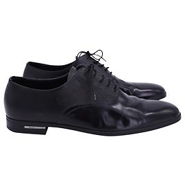 Prada Scarpe derby Oxford con finiture in Saffiano in pelle di vitello nera Nero