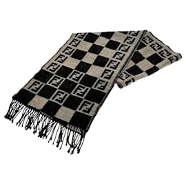 Fendi-Wool Scarf in Very Good Condition-Black