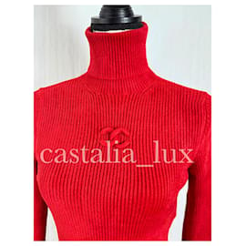 Chanel-Pull rouge corail avec logo CC en peluche-Rouge