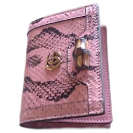Gucci-Diana Python Card Case Wallet-Pink