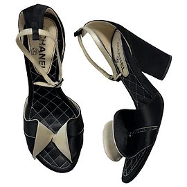 Chanel Camellia Satin Peeptoe Pumps Schwarz Creme Schwarz