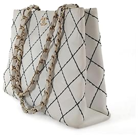 Chanel-Chanel quilted Shopper shoulder bag in white leather with blue stitching-White
