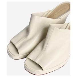 Bottega Veneta-Cremefarbene Pantoletten mit Keilabsatz „Stack“ – Größe EU 39.5-Roh