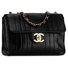 Chanel-Chanel Jumbo Vertical Quilt Leder Flap Bag Leder Umhängetasche in gutem Zustand-Andere