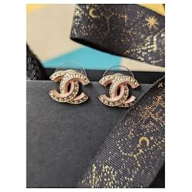 Chanel-Boucles d'oreilles roses avec logo CC A19S, dorure, classiques, perles, avec boîte-Rose