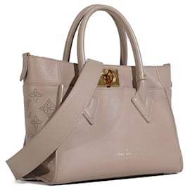 Louis Vuitton-LOUIS VUITTON Handtaschen On My Side-Grau