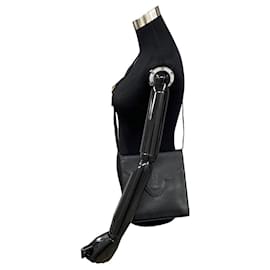 Yves Saint Laurent-Yves Saint Laurent Umhängetasche aus Leder Umhängetasche aus Leder in gutem Zustand-Andere