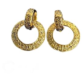 Chanel-Chanel Small Hoop Clip On Earrings Metal Earrings in Good condition-Other