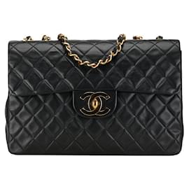 Chanel-Sac à bandoulière en cuir Chanel Maxi Classic Single Flap Bag en bon état-Autre