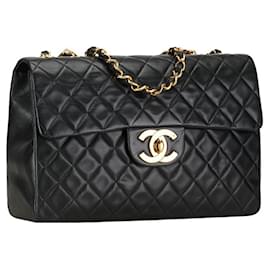 Chanel-Sac à bandoulière en cuir Chanel Maxi Classic Single Flap Bag en bon état-Autre