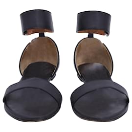 Chloé-Chloé Ankle Strap Flat Sandals in Black Leather-Black