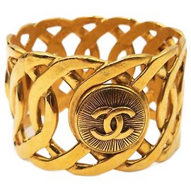 Pulseira rígida de corrente dourada vintage da Chanel com medalhão CC. Gold hardware