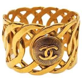 Chanel-Chanel Vintage Gold Tone Rigid Chain & CC Medallion Cuff Bracelet-Gold hardware