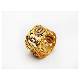 Chanel-Chanel Vintage Gold Tone Rigid Chain & CC Medallion Cuff Bracelet-Gold hardware