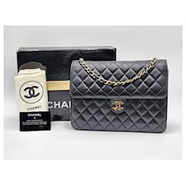 Chanel-Bolso de hombro clásico de solapa única de Chanel Vintage Timeless.-Negro