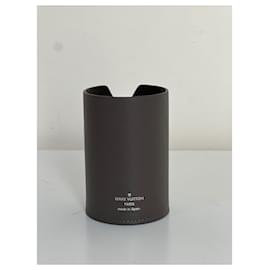 Louis Vuitton-Pot à crayon Louis Vuitton-Gris