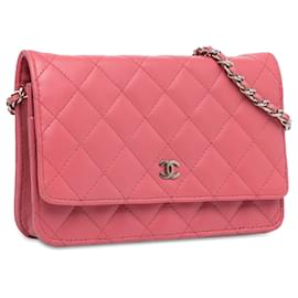 Chanel-Portefeuille classique en cuir d'agneau rose Chanel sur chaîne-Rose