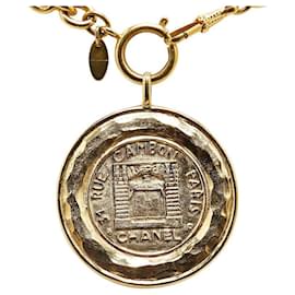 Chanel-Collar de metal con colgante de medallón Chanel Cambon en excelentes condiciones-Otro