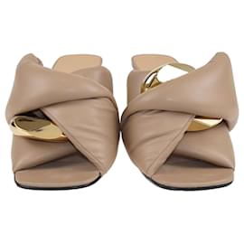 JW Anderson-JW Anderson – Braune Slipper-Sandalen mit verdrehtem, überkreuztem Riemen-Braun