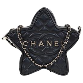 Chanel-Bolso bandolera con estrella y logo acolchado negro de Chanel-Negro