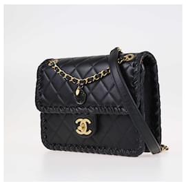 Chanel-Schwarze Chanel-Überschlagtasche mit gestepptem geflochtenem Rand-Schwarz