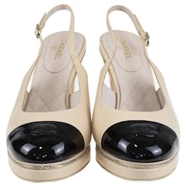 Chanel-Chanel – Slingback-Pumps mit ineinandergreifendem CC-Logo in Schwarz/Beige-Beige