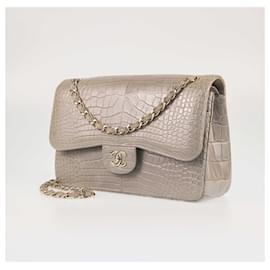 Chanel-Bolso Jumbo con solapa forrado clásico en gris metalizado de Chanel-Metálico