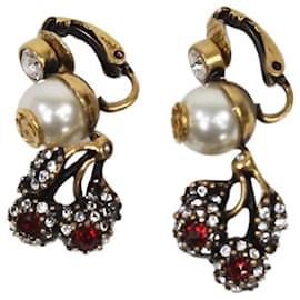 Gucci-Orecchini pendenti con perle dorate e ciliegie-D'oro
