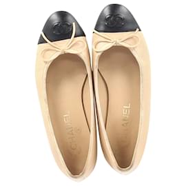 Chanel-Chanel CC Cap Toe Bow Ballerinas aus beigem Leder-Braun,Beige