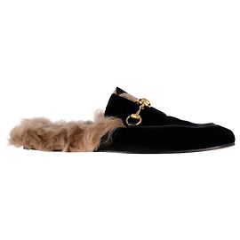 Pantofole foderate in shearling con dettaglio morsetto Gucci Princetown in velluto nero Nero