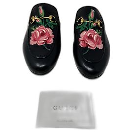 Gucci slippers Black