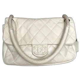 Bolsa Chanel Bege em couro caviar Bege