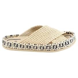 Fendi-Sandales-Beige