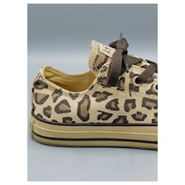 Converse-Sportschuhe mit Animal-Print-Beige