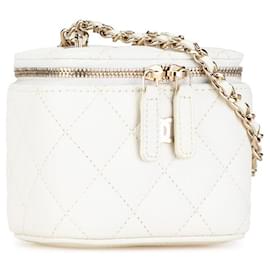 Chanel-Mini beauty case Chanel trapuntato in caviale con borsa da trucco in pelle con catena in buone condizioni-Altro
