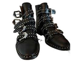 Givenchy-Givenchy Stiefel mit Nieten und mehreren Riemen-Schwarz