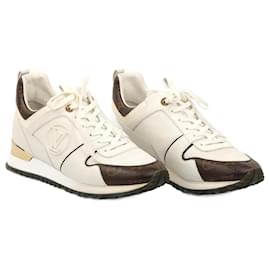 Louis Vuitton-LOUIS VUITTON  Trainers EU 42 Leather-White